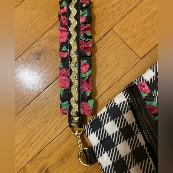 Betsey Johnson makeup bag/wristlet - Picture 3 of 7